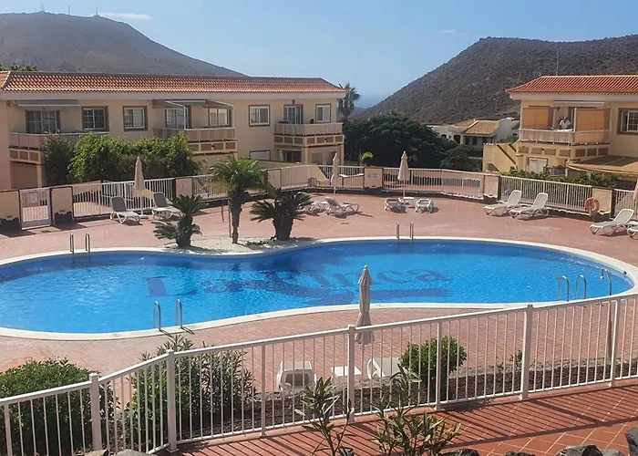 Sunny Garden 1 Bedroom Arona Apartman *